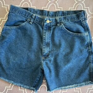 Wrangler Women’s Frayed Denim Cut Off Jean Shorts size 36